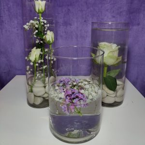 Monikäyttöiset lasimaljakot leikkokukkien lisäksi erilaisten vesiaiheiden rakentamiseksi tai suojaruukuksi